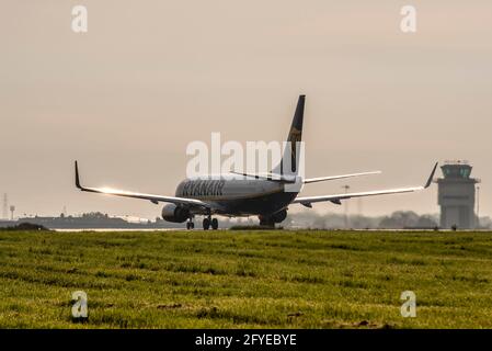 Aéroport de Londres Southend, Essex, Royaume-Uni. 28 mai 2021. Les vols passagers ont repris de l'aéroport de Londres Southend après une pause de près de cinq mois avec le départ à 06:35 vers Alicante, en Espagne, qui figure sur la liste orange du Royaume-Uni. Après la fermeture de la base d'easyJet à Southend à l'été 2020 et l'annulation des vols de Ryanair après le dernier service opéré le 8 janvier de cette année, l'aéroport d'Essex a été dépourvu de vols passagers. D'autres vols vers des destinations espagnoles et portugaises seront bientôt disponibles Banque D'Images