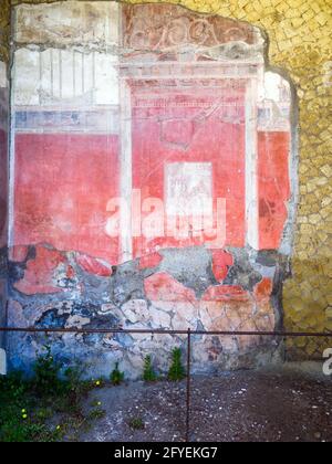 Fresque représentant une scène dionysienne - Maison du Grand Portail (Casa del Gran Portale) - ruines d'Herculanum, Italie Banque D'Images