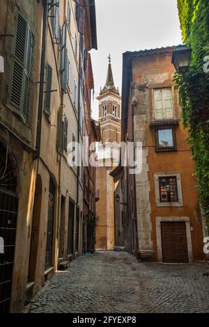 Rues étroites pavées de la vieille Rome. Italie Banque D'Images