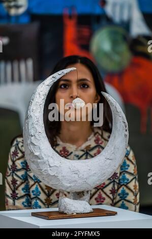 Londres, Royaume-Uni. 28 mai 2021. Jewad Selim, maternité, estimation: £40,000-60,000 - Aperçu de la vente d'art asiatique à Bonhams, New Bond Street, Londres. Les ventes se situent sur plusieurs jours entre le 10-13 mai. Crédit : Guy Bell/Alay Live News Banque D'Images