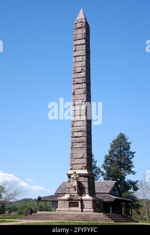 Tu-Endie-Wei State Park, WV, États-Unis. Le monument commémorant la bataille de point Pleasant en 1774. Banque D'Images