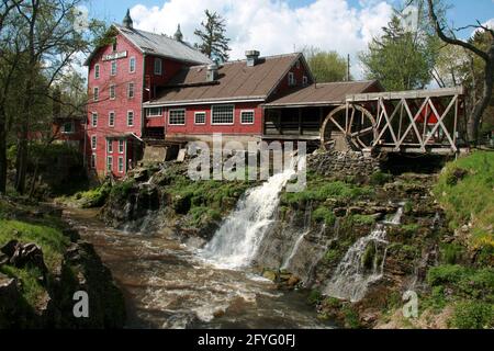 Historique Clifton Mill, Ohio, États-Unis. La spectaculaire Clifton gorge, avec le moulin du XIXe siècle, le long de la rivière Miami. Banque D'Images