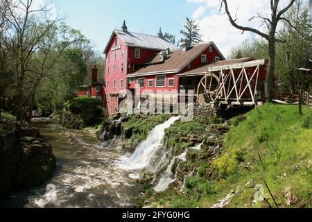 Historique Clifton Mill, Ohio, États-Unis. La spectaculaire Clifton gorge, avec le moulin du XIXe siècle, le long de la rivière Miami. Banque D'Images