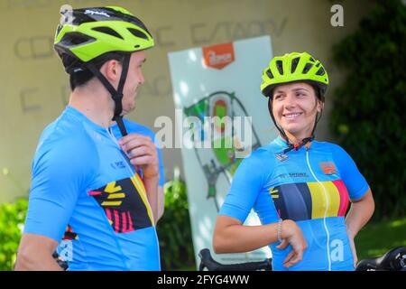 Patineuse belge Stijn Desmet et patineuse belge Hanne Desmet photographié pendant un camp d'entraînement organisé par le BOIC - COIB Belge Banque D'Images