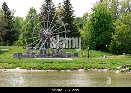 New Hamburg Heritage Waterwheel dans Scott Park sur la Nith River. New Hamburg Ontario Canada Banque D'Images