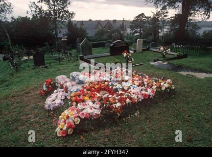 COUNTY FERMANAGH, ROYAUME-UNI - OCTOBRE 1980, couronnes florales sur RUC, Royal Ulster Constabulary, tombe du policier qui a été abattu par l'IRA, Irlande du Nord, années 1970 Banque D'Images