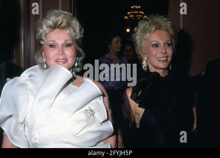 ZSA ZSA Gabor et Eva Gabor Circa années 80 crédit : Ralph Dominguez/MediaPunch Banque D'Images