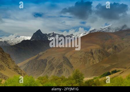 Montagne himalayenne de la colline du tigre ou point du tigre, zone de guerre de Kargil guerre 1999, opération Vijay, a combattu entre le Pakistan et l'Inde. L'Inde a remporté le hor Banque D'Images