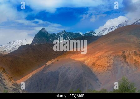 Montagne himalayenne colline du tigre ou point du tigre, zone de guerre de Kargil guerre 1999, opération Vijay, a combattu entre le Pakistan et l'Inde. L'Inde a gagné l'historcal Banque D'Images