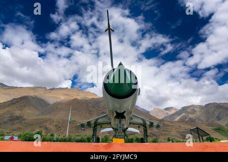 Kargil, Jammu-et-Cachemire, Inde - 1ER septembre 2014 : AVION de chasse MIG-21 utilisé par l'Inde dans la guerre de Kargil 1999 (opération Vijay), entre le Pakistan et Banque D'Images