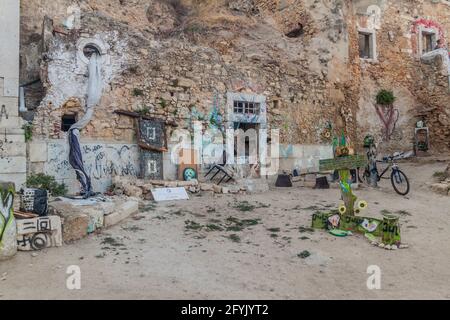 LISBONNE, PORTUGAL - 10 OCTOBRE 2017 : squat dans le quartier d'Alfama à Lisbonne, Portugal Banque D'Images