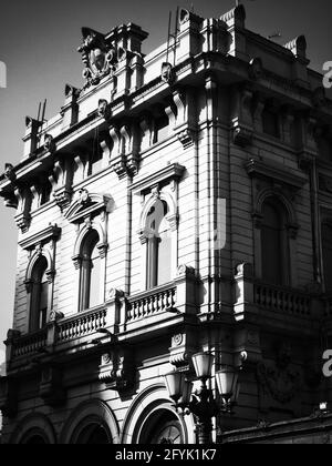 Partie du bâtiment de la gare Brignole de Gênes, construit au début du XXe siècle, avec un style architectural de la Renaissance française. Banque D'Images