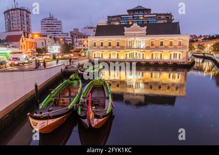 AVEIRO, PORTUGAL - 14 OCTOBRE 2017 : vue de nuit de l'ancien bâtiment Captaincy d'Aveiro, Portugal Banque D'Images