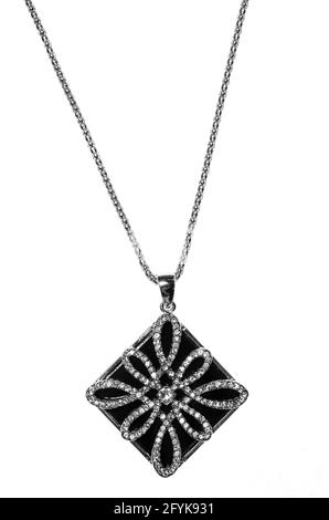 pendentif rombus noir avec diamants sur fond blanc Banque D'Images