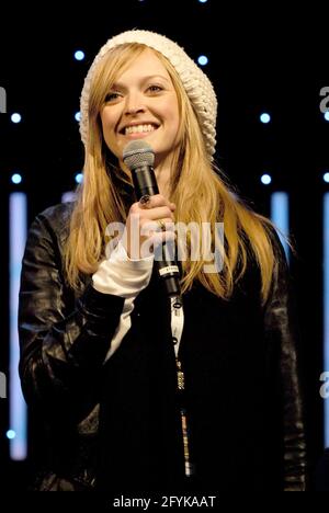 Fearne Cotton, radio 1 DJ - s'adressant au public lors du radio 1 Big Weekend à Moor Park, Preston Lancashie Royaume-Uni - 19 mai 2007. Crédit photo: George Chin/IconicPix Banque D'Images