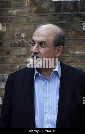 Salman Rushdie romancier Indian-British Banque D'Images