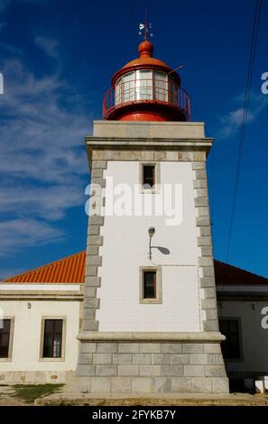 Phare du Cap Sardao. Il a été construit en 1915 à Ponta do Cavaleiro. Région de l'Alentejo. Portugal. Banque D'Images