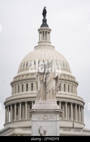 Washington, États-Unis. 28 mai 2021. Photo prise le 28 mai 2021 montre le bâtiment du Capitole des États-Unis à Washington, DC, États-Unis. Vendredi, les Républicains du Sénat américain ont bloqué la législation visant à établir une commission indépendante chargée d'enquêter sur l'émeute mortelle du Capitole du 6 janvier. Credit: Liu Jie/Xinhua/Alay Live News Banque D'Images