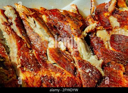 Des côtes de porc de style Caroline sont servies à la station-service de Foley Depot, le 27 mai 2021, à Foley, Alabama. La station-service Chevron est célèbre pour son barbecue. Banque D'Images