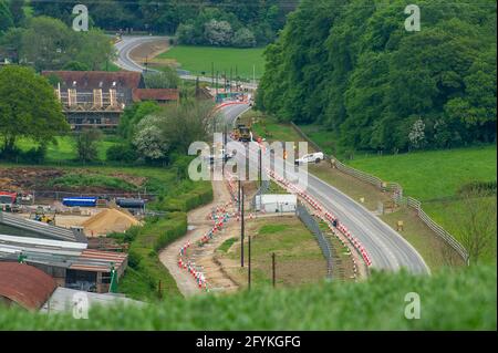 Chalfont St Giles, Buckinghamshire, Royaume-Uni. 28 mai 2021. La route de transport HS2 menant à l'axe de ventilation et au site de construction de la tête de maison HS2 Chalfont St Giles, au large de Bottom House Farm Lane. Les machines d'alésage de tunnel HS2 ont commencé à creuser des tunnels et passent sous Chalfont St Giles à une date ultérieure. Les terres agricoles ont été obligatoirement achetées par HS2 pour le chantier de construction. Crédit : Maureen McLean/Alay Live News Banque D'Images