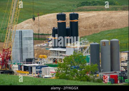 Chalfont St Giles, Buckinghamshire, Royaume-Uni. 28 mai 2021. Le HS2 Chalfont St Giles axe de ventilation et le site de construction de la tête de maison au large de Bottom House Farm Lane. Les machines d'alésage de tunnel HS2 ont commencé à creuser des tunnels et passent sous Chalfont St Giles à une date ultérieure. Les terres agricoles ont été obligatoirement achetées par HS2 pour le chantier de construction. Crédit : Maureen McLean/Alay Live News Banque D'Images