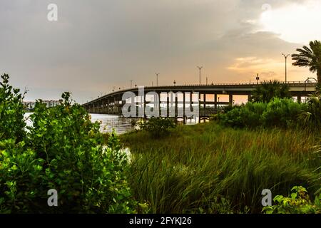 Pont sur la rivière Halifax, voie navigable intercôtière, Ormond Beach, Floride Banque D'Images