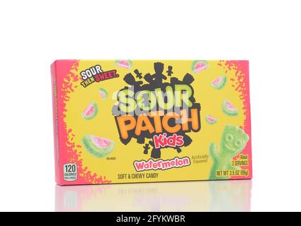 IRVINE, CALIFORNIE - 28 MAI 2021: Une boîte de bonbons Sour Patch Kids Watermelon. Banque D'Images