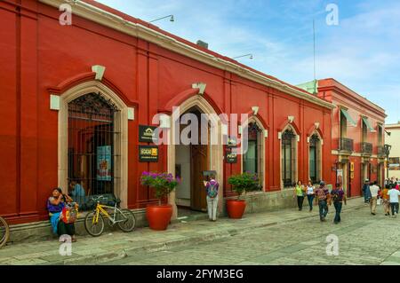 Macedonio Alcala sur bâtiment colonial, Oaxaca, Mexique Banque D'Images