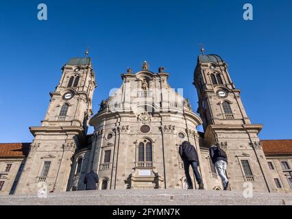 Einsiedeln, Suisse - 25 novembre 2020 : l'abbaye bénédictine d'Einsiedeln, avec sa puissante basilique, est le principal centre de pèlerinage catholique du Sud-Ouest Banque D'Images