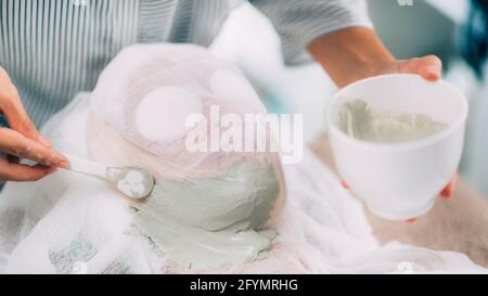 Spirulina anti-vieillissement argile masque de beauté Banque D'Images