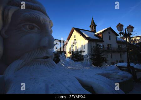 FRANCE. HAUTE-SAVOIE (74) VAL D'ARLY. STATION DE SKI MEGÈVE. SCULPTURE SUR GLACE Banque D'Images