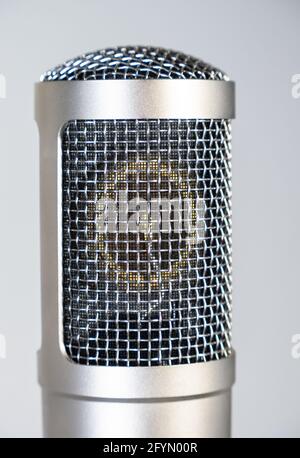 Zurich, Suisse - 30 novembre 2020 : microphone à condensateur à grande membrane de studio professionnel Banque D'Images