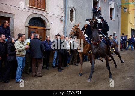 Italie, Sardaigne, province de Nuoro, Carnaval de Santu Lussurgiu, sa carrela e Nainti Banque D'Images