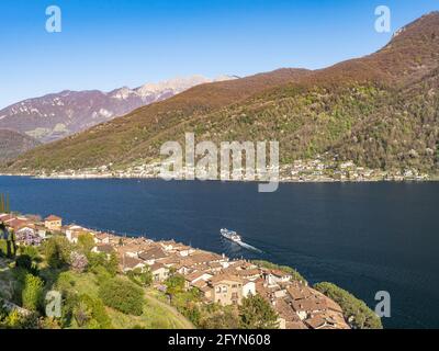 Le village pittoresque de Morcote au Tessin, au bord du lac de Lugano, est l'un des plus beaux villages de Suisse. Banque D'Images