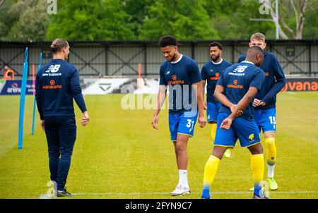 Solihull, Royaume-Uni. 29 mai 2021. Échauffements pendant le match de la Vanarama National League entre Solihull Moors & Eastleigh au stade SportNation.bet à Solihull, Angleterre crédit: SPP Sport Press photo. /Alamy Live News Banque D'Images