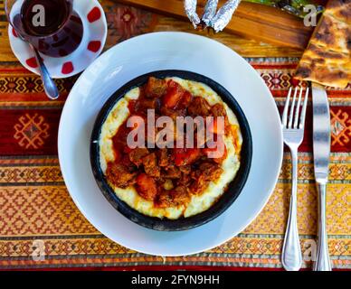Hunkar begendi fait avec de l'aubergine et de la viande. Cuisine turque Banque D'Images