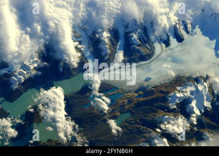 GLACIER D'UDSALA, ARGENTINE - 08 mai 2021 - vue aérienne du glacier d'Udsala dans les Andes argentines photographié à la Statio spatiale internationale Banque D'Images