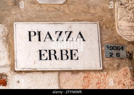 Piazza Erbe, panneau de la rue Vérone, panneau de la rue italienne, Vérone, architecture italienne, Voyage à Vérone, tourisme de Vérone, attraction de Vérone Banque D'Images