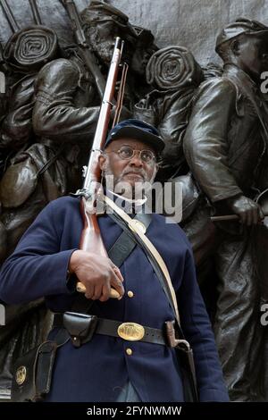 Réacteur militaire américain de la guerre de Sécession, posé devant le Robert Gould Shaw et le 54th Regiment Memorial, Boston Freedom Trail Banque D'Images