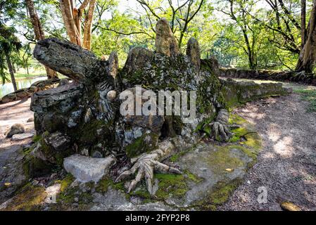 Sculpture aux crocodiles âgés au jardin du lac Taiping, Malaisie - les jardins du lac Taiping, également appelés Taman Tasik Taiping, sont les premiers jardins publics Banque D'Images