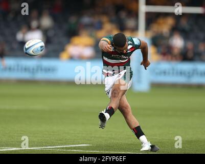 Zack Henry de Leicester Tigers donne le ballon lors du match Gallagher Premiership au Sixways Stadium, Worcester. Date de la photo: Samedi 29 mai 2021. Banque D'Images