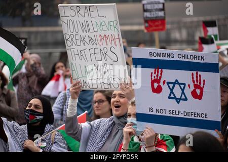 Les manifestants se réunissent à Media City, Salford, Grand Manchester, Royaume-Uni. La démonstration a commencé à 12:00 le 29 mai 2021. La manifestation devait montrer son soutien au peuple palestinien. En Palestine, le peuple palestinien a été constamment confronté à un barrage israélien à la suite de roquettes tirées de Gaza par le groupe militant au pouvoir du Hamas. Un cessez-le-feu a été annoncé . Le cessez-le-feu a commencé au début du vendredi 20 mai 2021, mettant fin à 11 jours de combats au cours desquels plus de 250 personnes ont été tuées, la plupart à Gaza. Photo : Gary Roberts/worldwidefeatures.com Banque D'Images