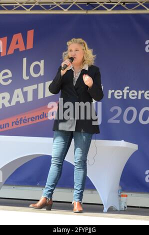 À Paris, le Festival de la démocratie a rassemblé plusieurs centaines de personnes venues écouter des discours pro-frexit pour sortir de l'UE Banque D'Images