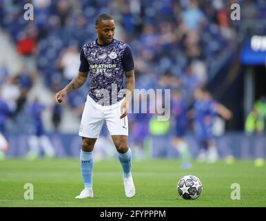 Porto, Portugal, le 29 mai 2021. Raheem Sterling de Manchester City se réchauffe avant le match de la Ligue des champions de l'UEFA à l'Estadio do Dragao, Porto. Le crédit photo devrait se lire: David Klein / Sportimage Banque D'Images