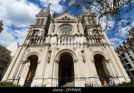 L'église Saint-Ambroise construite dans le style néo-roman et monumental, elle fut construite entre 1863 et 1869. Paris. Banque D'Images