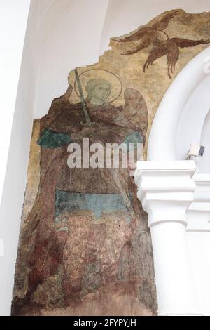 SERGIYEV POSAD, RUSSIE - 19.05.2021 : l'église de la Dormition Trinity Lavra de Saint-Sergius, intérieur de la cathédrale de l'Assomption. Murs avec fresques représentant Banque D'Images