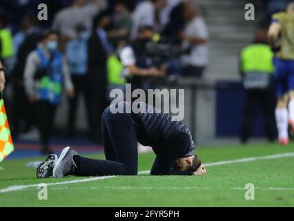 Porto, Portugal, le 29 mai 2021. Thomas Tuchel, directeur de Chelsea, réagit à une chance manquée de Christian Pulisic lors du match de la Ligue des champions de l'UEFA à l'Estadio do Dragao, Porto. Le crédit photo devrait se lire: David Klein / Sportimage Banque D'Images