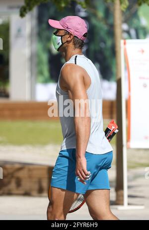 Paris, France. 29 mai 2021. Rafael Nadal d'Espagne pendant la pratique avant l'Open de France 2021, un tournoi de tennis Grand Chelem au stade Roland-Garros le 29 mai 2021 à Paris, France - photo Jean Catuffe / DPPI crédit: DPPI Media/Alay Live News Banque D'Images