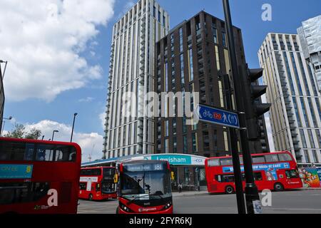 Londres (Royaume-Uni), 29 mai 2021 : porte d'entrée du centre-ville de Lewisham - développement de Muse. La construction a commencé en 2014 et, une fois terminée, comprendra des maisons, o