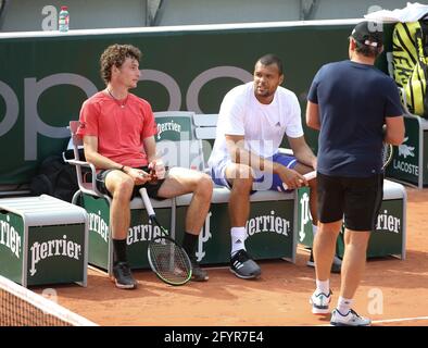 Paris, France. 29 mai 2021. Ugo Humbert de France, JO-Wilfried Tsonga de France pendant la pratique avant l'Open de France 2021, un tournoi de tennis Grand Chelem au stade Roland-Garros le 29 mai 2021 à Paris, France - photo Jean Catuffe / DPPI crédit: DPPI Media / Alay Live News Banque D'Images